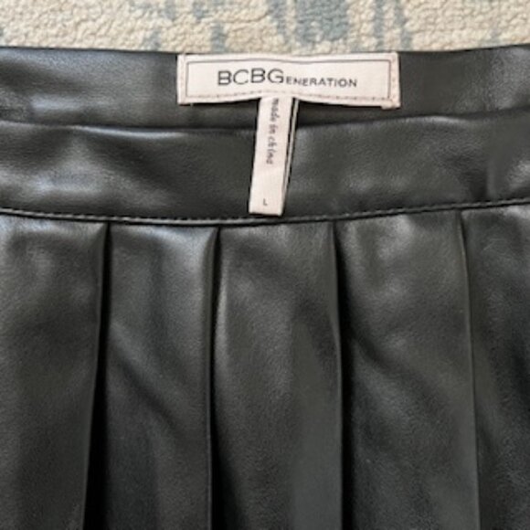 BCBG Black Pleated Mini Skirt - Picture 2 of 9